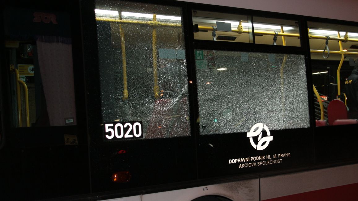 V Praze opět někdo střílel po autobusu